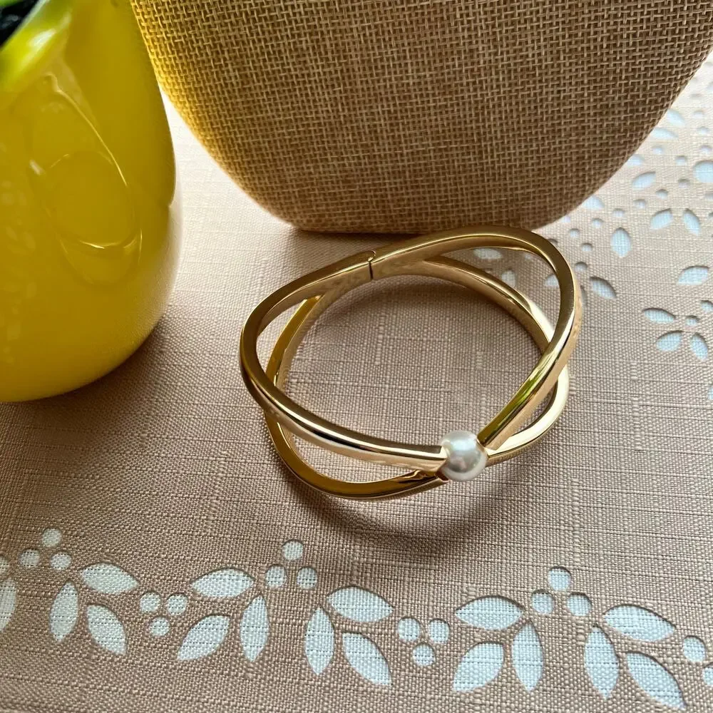 NWOT Real Simple Style Gold Criss-Cross Hinged Pearl Bracelet